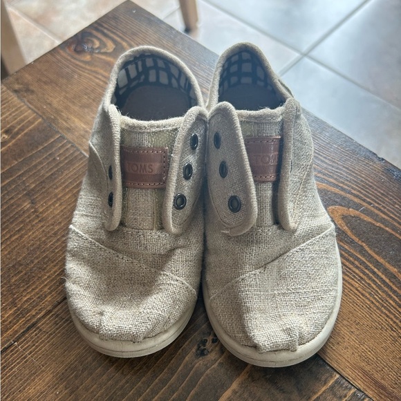 TOMS Kids Canvas Sneakers - Picture 1 of 6
